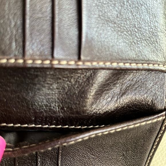 Gucci canvas with leather and great stitching! Very nice condition. Snappy! - Picture 15 of 15